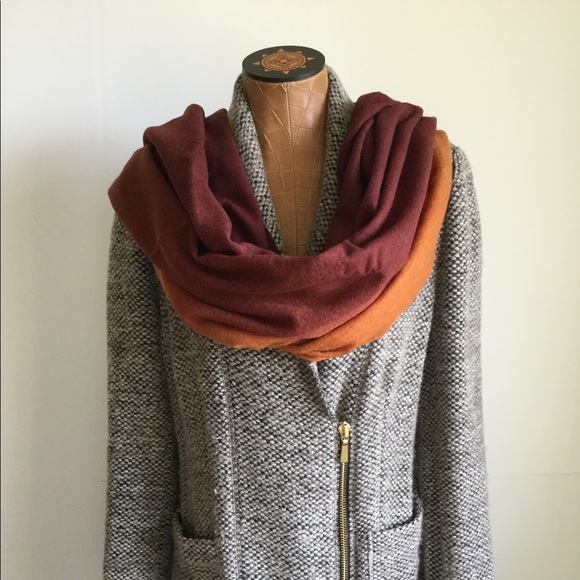 Ombré semi-sheer, soft wool scarf - Picture 3 of 6